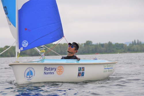 Gauthier Bril, en train de naviguer en solitaire sur un hansa 303